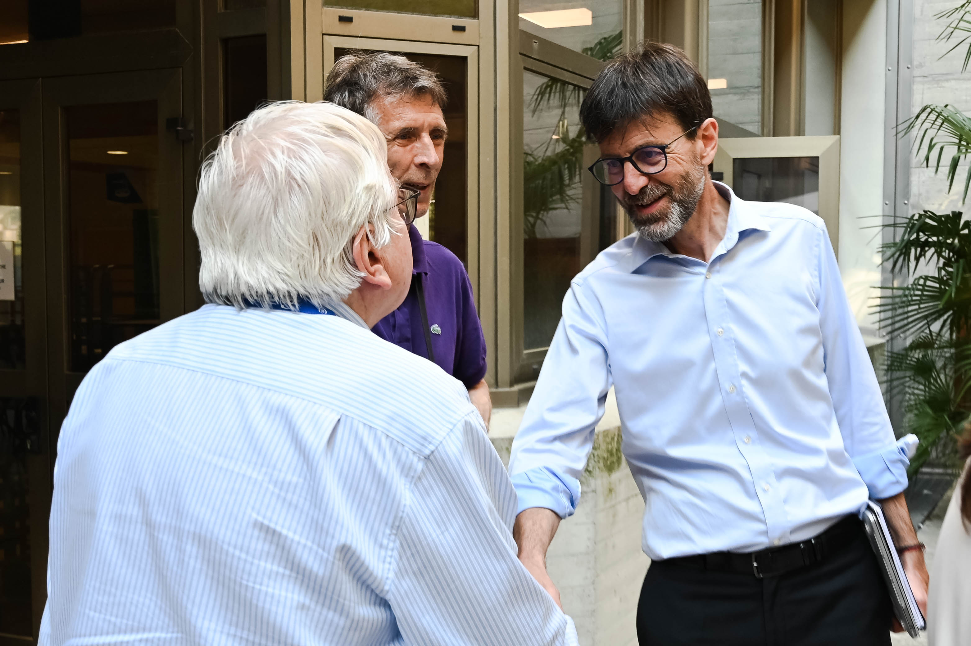 Richard Catlow meeting Sandro Scandolo, ICTP's Head of Research