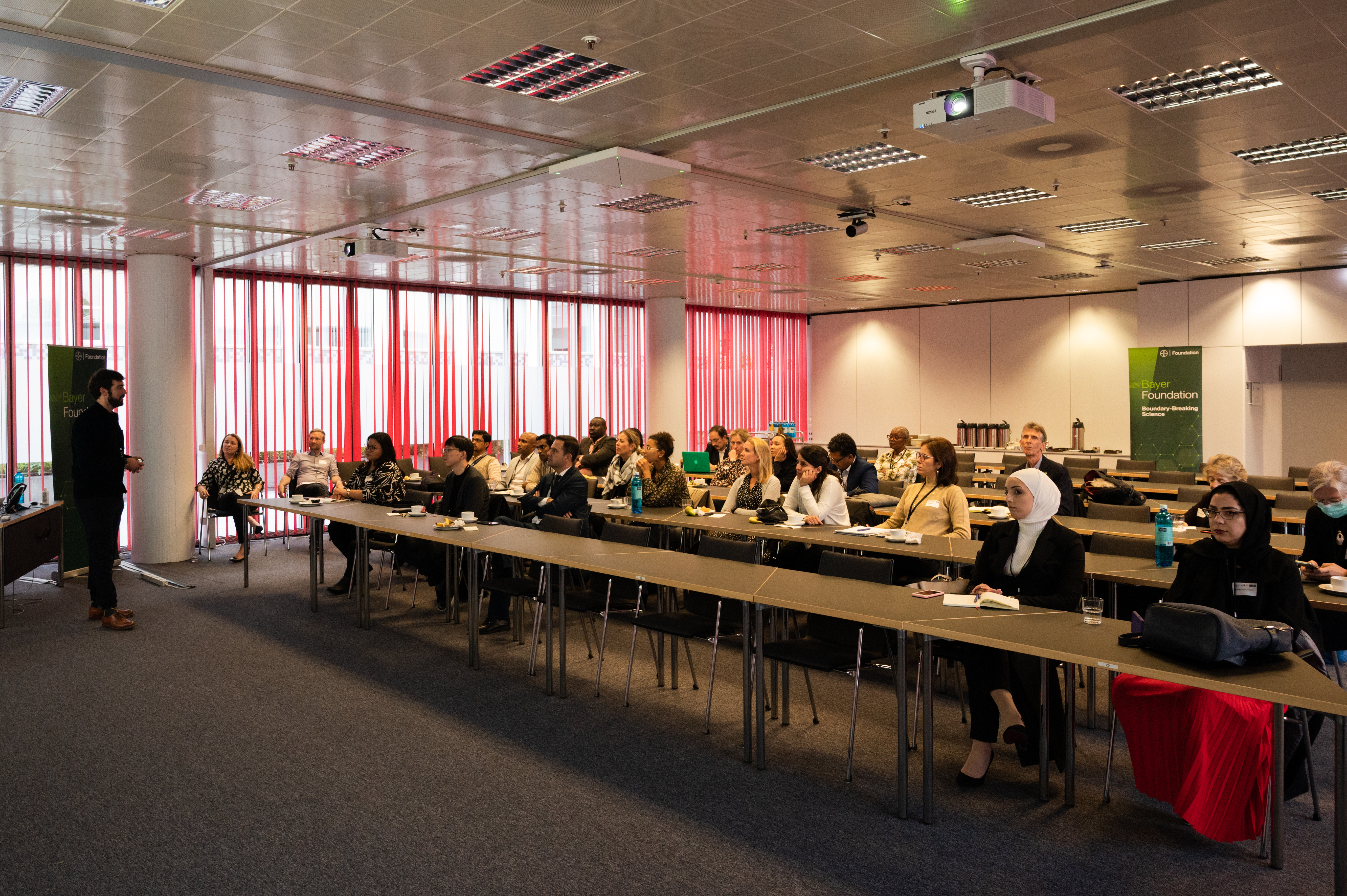 Samuel Knauss in front of the 2022 YPL cohort at the Bayer Foundation (photo: G. Ortolani/IAP)