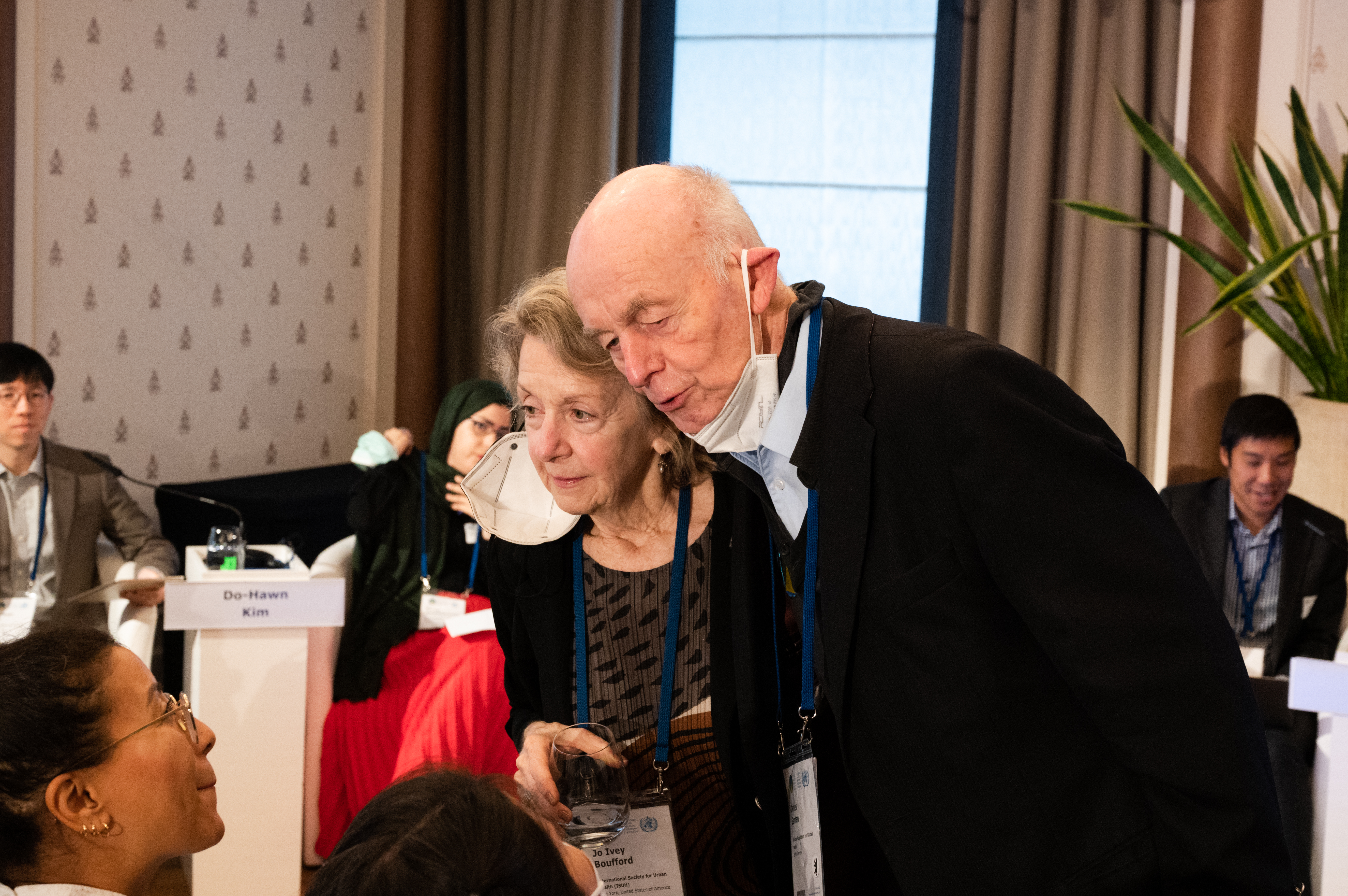 Jo Boufford (left) and Detlev Ganten (photo: G. Ortolani/IAP)