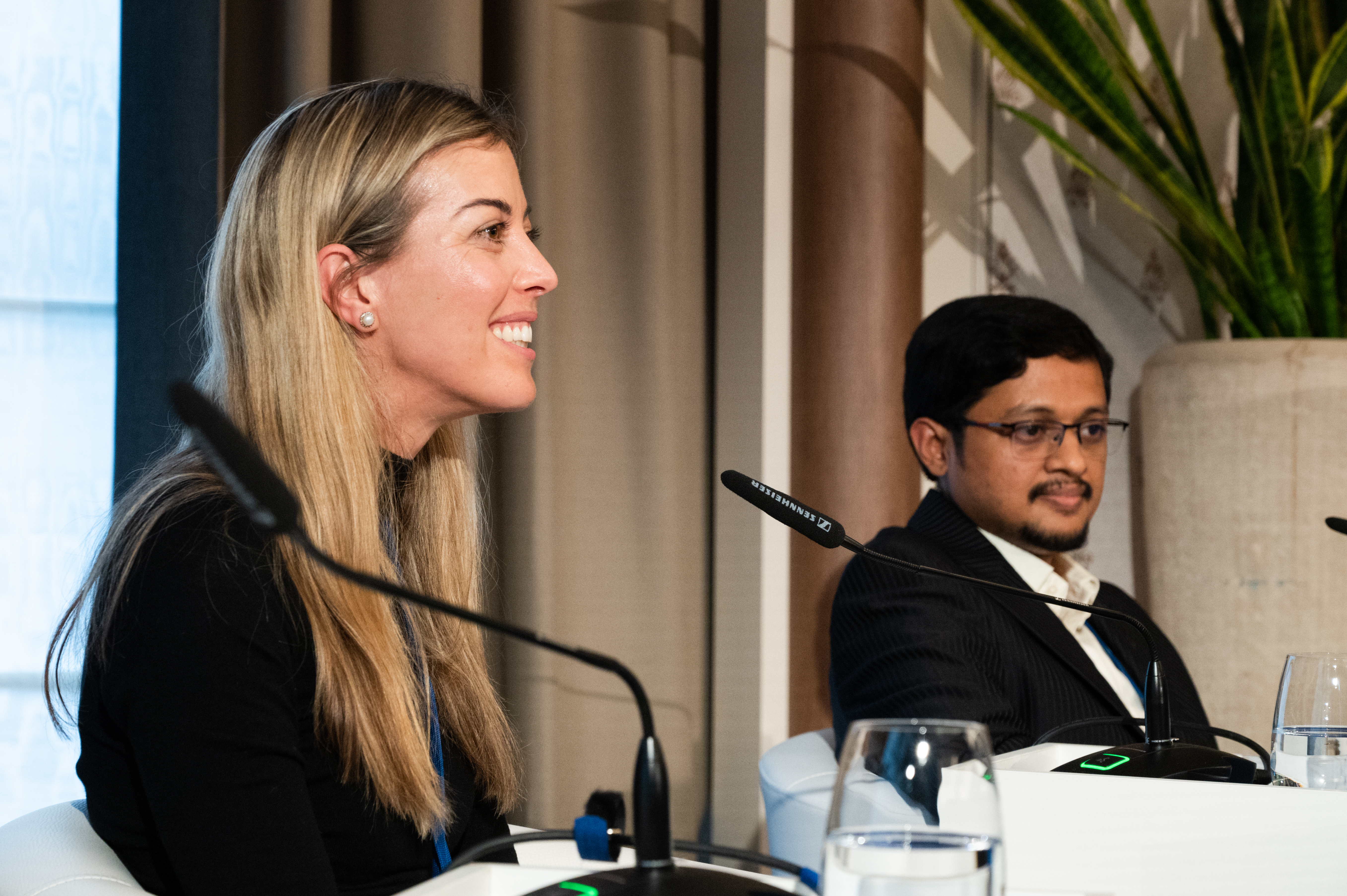 Elouise Kroon (left) and Bharath Holla (photo: G. Ortolani/IAP)