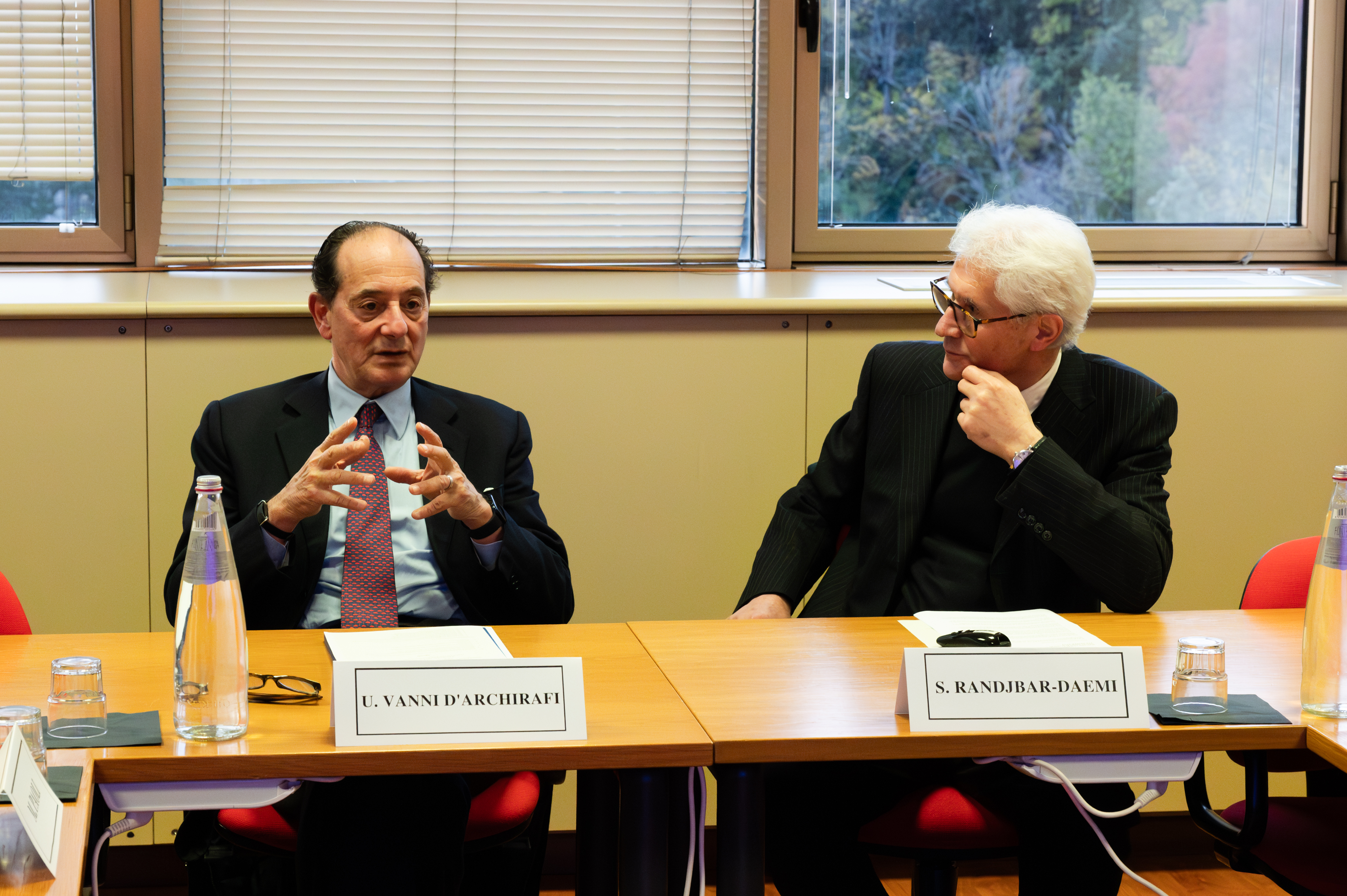 Min. Plen. Uberto Vanni d'Archirafi (left) and Seifallah Randjbar Daemi (Photo: H. Gergolet/TWAS).