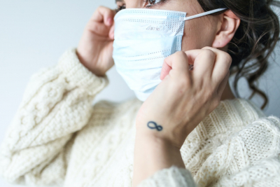 girl waring a mask